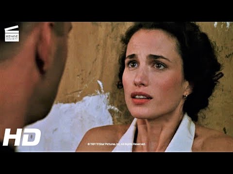 Hudson Hawk: The machine malfunctions and explodes