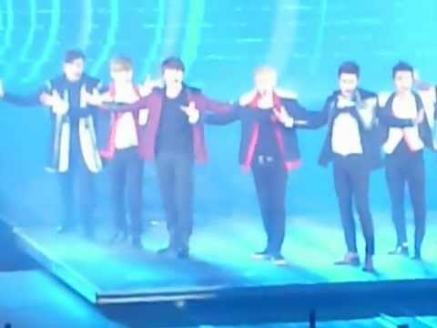 120406 Super Show 4 in Paris - Superman