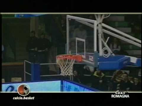 Trenkwalder Reggio Emilia-Coopsette Rimini 77-96 (Scarone, Zanus Fortes, De Pol)