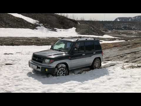 Mitsubishi Pajero Pinin against melting snow