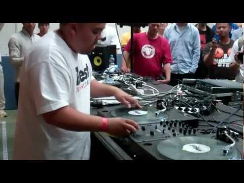 DJ SHORTKUT (BEATJUNKIES / ISP / TRIPLE THREAT DJ'S @ STREET SCIENCE FESTIVAL 2012 ROTTERDAM.MP4