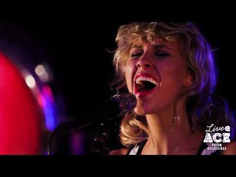 Macy Todd - I've Got a Feelin' Live in The Listening Den