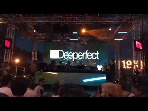 Stefano Noferini playing Aney F. - Dance With Me at WMC 2019 in Miami, USA