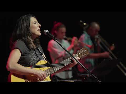 Annabelle Chvostek – HALFWAY THROUGH (Live in Montevideo)