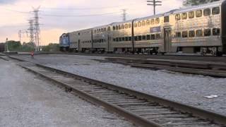 preview picture of video 'Metra commuter train at Bartlett, IL'