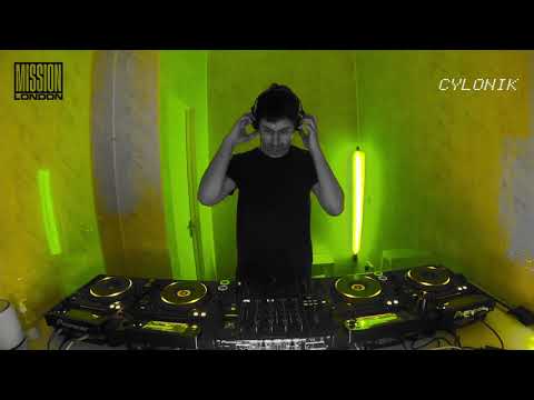 CYLONIK / November 22 / 16:00 - 17:00