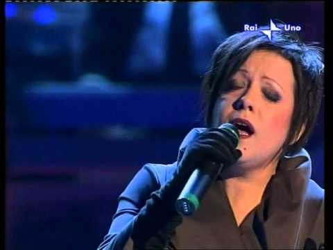Antonella Ruggiero - Canzone fra le guerre - Sanremo 2007 - prima serata