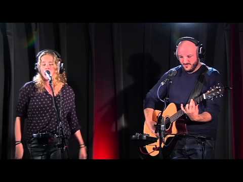 Laura Tesoro - Chandelier (live bij Q)