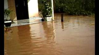 preview picture of video 'Enchente em Poção de Pedras - 1ª parte - Bairro Alto Brilhante'