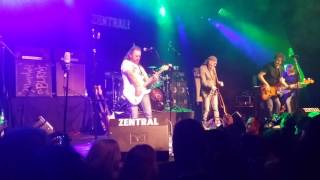 &quot;Cucarachas&quot; de Leño por Leña al Mono y el Drogas