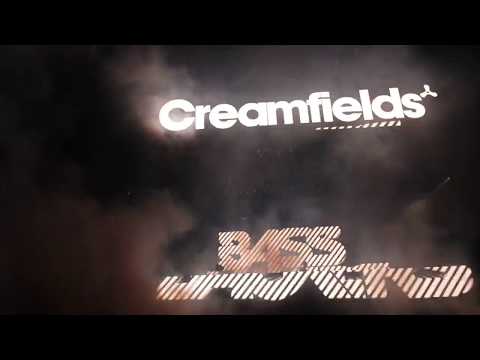 Bassjackers - Walking On A Savior (Hardwell Mashup) Creamfields Buenos Aires 2015
