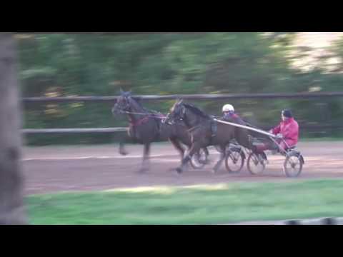 Esmera de Tilou intérieur et Enrique de Viette extérieur