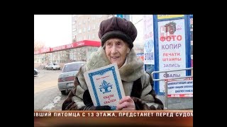 Бабушка за гроши продает свои книги