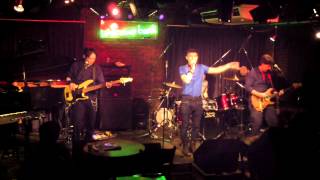 Lim-Poo 20140406:01 sink your teeth into that