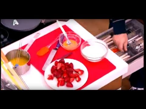 Pancakes με καραμελωμένες φράουλες και σαντιγύ από τον Χριστόφορο Πέσκια!