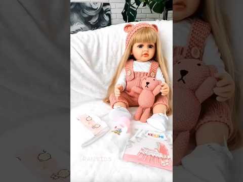 Реборн кукла девочка 55см с длинными волосами с мишкой виниловая кукла reborn можно купать - фото 1 - id-p2234545777