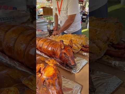 Porchetta relleno de arroz con gandules - lechona colombiana