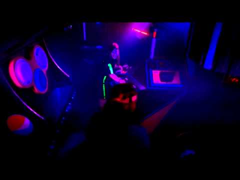 Sharon en Maureen in de Pepsi Remix Machine @ Indian Summer Festival