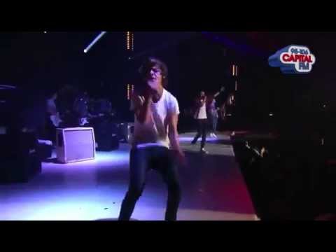 One Direction - Kiss You Live Jingle Bell