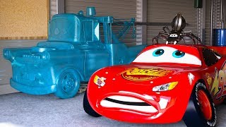 Download lagu Lightning McQueen Freaks Out Seeing Frozen Mater | Cars Toys Movies Season 1 Disney Pixar mp3