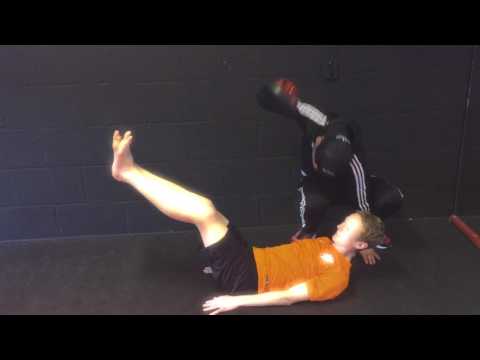 Buikspier test voor de voetballers van RODA '23! Haha!