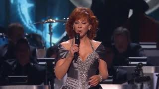 Reba McEntire- Let It Snow with guest&#39;s CMA Country Christmas 2018