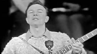 Pete Seeger - What is Folk Music, Skip to my Lou, Live Folk Banjo Playing Singing.