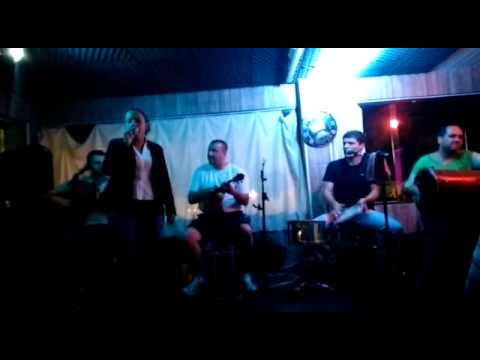 Jandira do grupo Um Bom Partido e Samba da Ilha