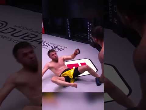 Реакция Хабиба и Ислама на жесткий нокаут Магомеда Магомедова от Серхио Петтиса! 😳 #ufc #khabib #mma