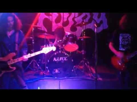 Fuzzly - Out (Live Canelas Bar)
