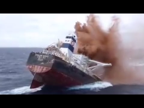 فيديو متداول... لحظة غرق السفينة البريطانية بعد استهداف القوات المسلحة اليمنية لها.