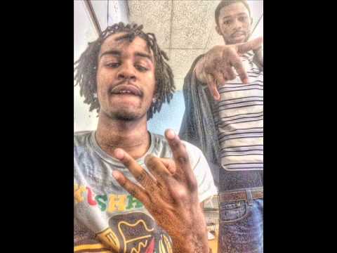 DMAN FT  AYOO   HIT A STAIN