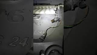 como reemplazar el sensor del cigüeñal Crankshaft sensor de 2004 Hyundai sonata 2.7