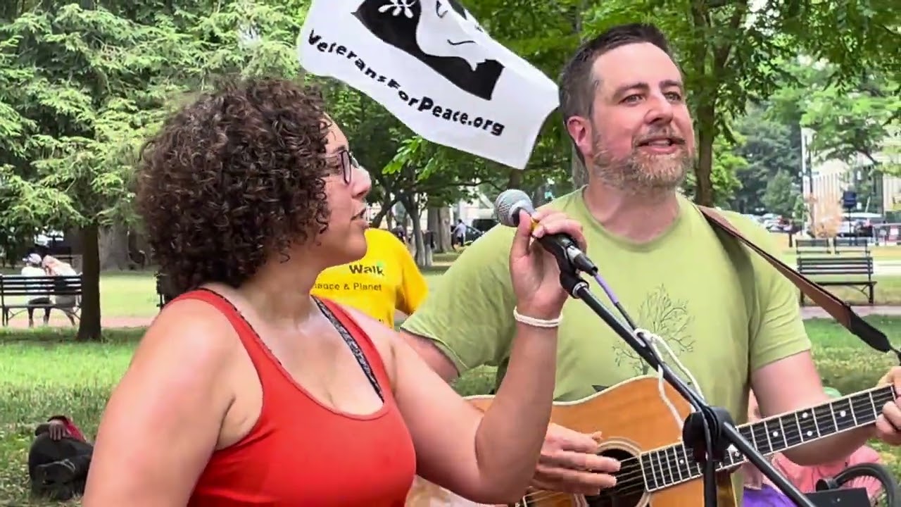 بین گراسکپ نے امن واک کرنے والوں کو واشنگٹن میں خوش آمدید کہا