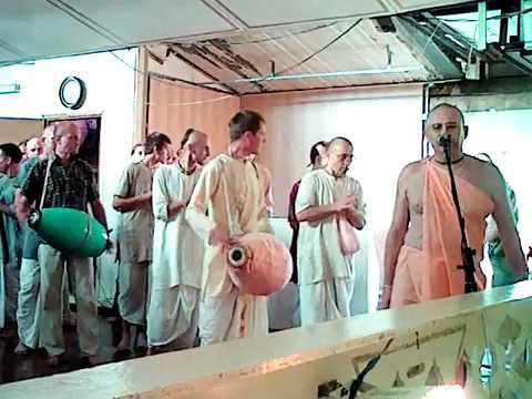 Srila Prabhavishnu Swami - kirtan 14/08/2011