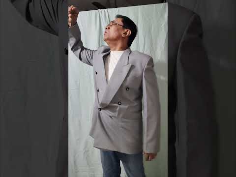 Sandeep Bhattacharya  jewellery shop owner offering rate of a diamond.