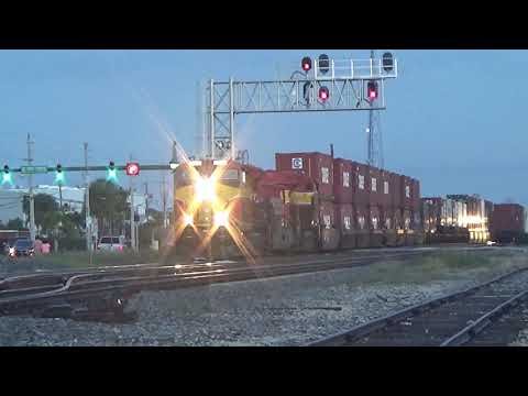GATE RUNNERS GALOR and TWO Freight Trains RACING! - 12/14/19