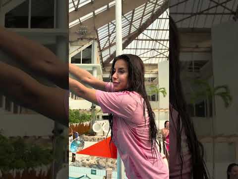 Concours de saut à la corde à aquaboulevard !! 😱 #funnyvideos #sports #waterpark