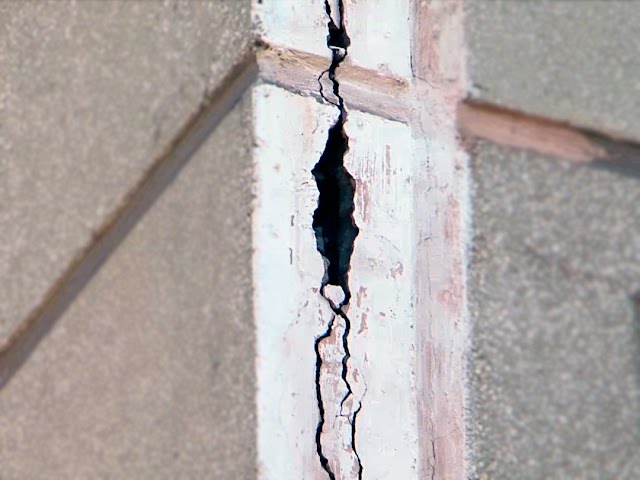Дом трещит по швам