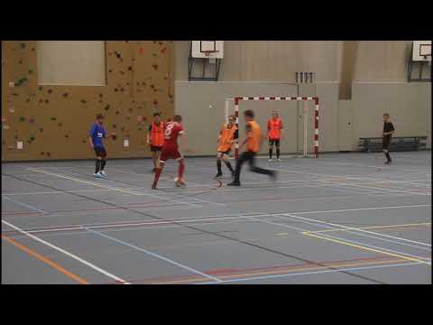 Zaalvoetbal van jeugd Blauw-Wit in De Ark van Oost