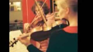 Romeo's Seance - Tini Kainrath - StringFizz