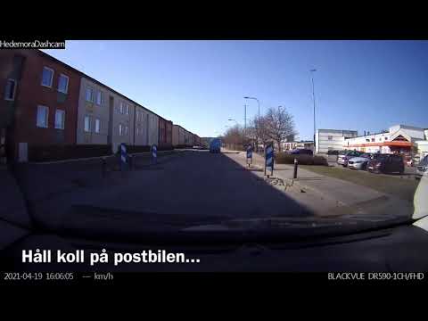 This driver had his eyes on something, but it wasn’t the car in front of him...