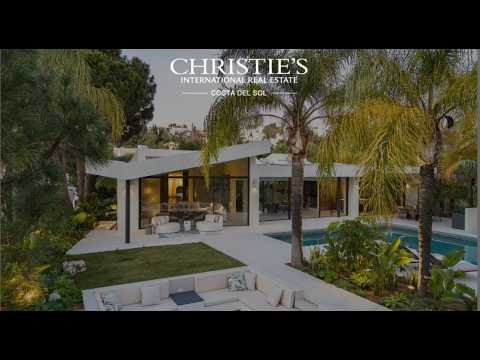 Charming villa in gated and secure community in Las Chapas, Marbella East