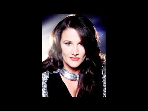 Sam Bailey sings Edge Of Glory