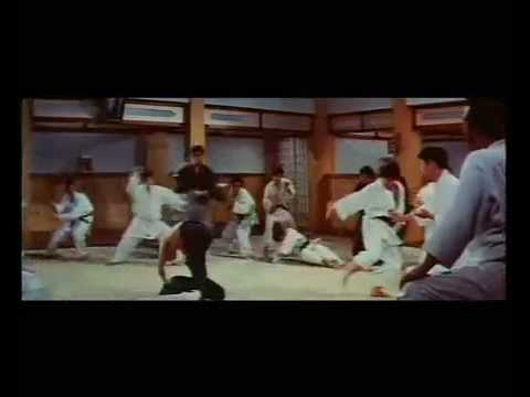 Bruce Lee VS japanese school