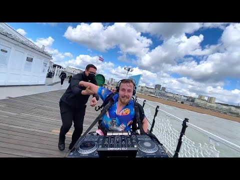 MAD mobile DJ escapes SECURITY...