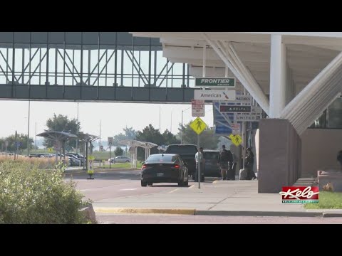 Steady morning of travelers at Sioux Falls airport