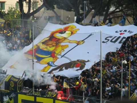 CURVA SUD JUVE STABIA , CORI CONTRO LA NOCERINA !