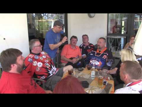 Pinguins-Fans in Ritten genießen Südtiroler Flair