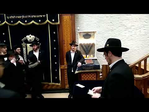 חלוקת דולרים להוספה בצדקה • י' כסלו תשע"ט